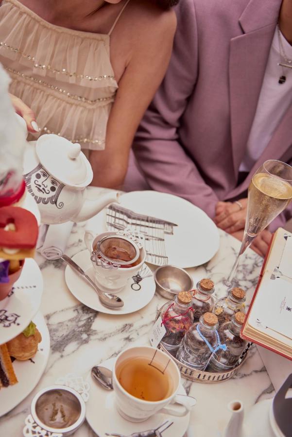 Sanderson Лондон Екстериор снимка Hot chocolate at the Café de Paris
