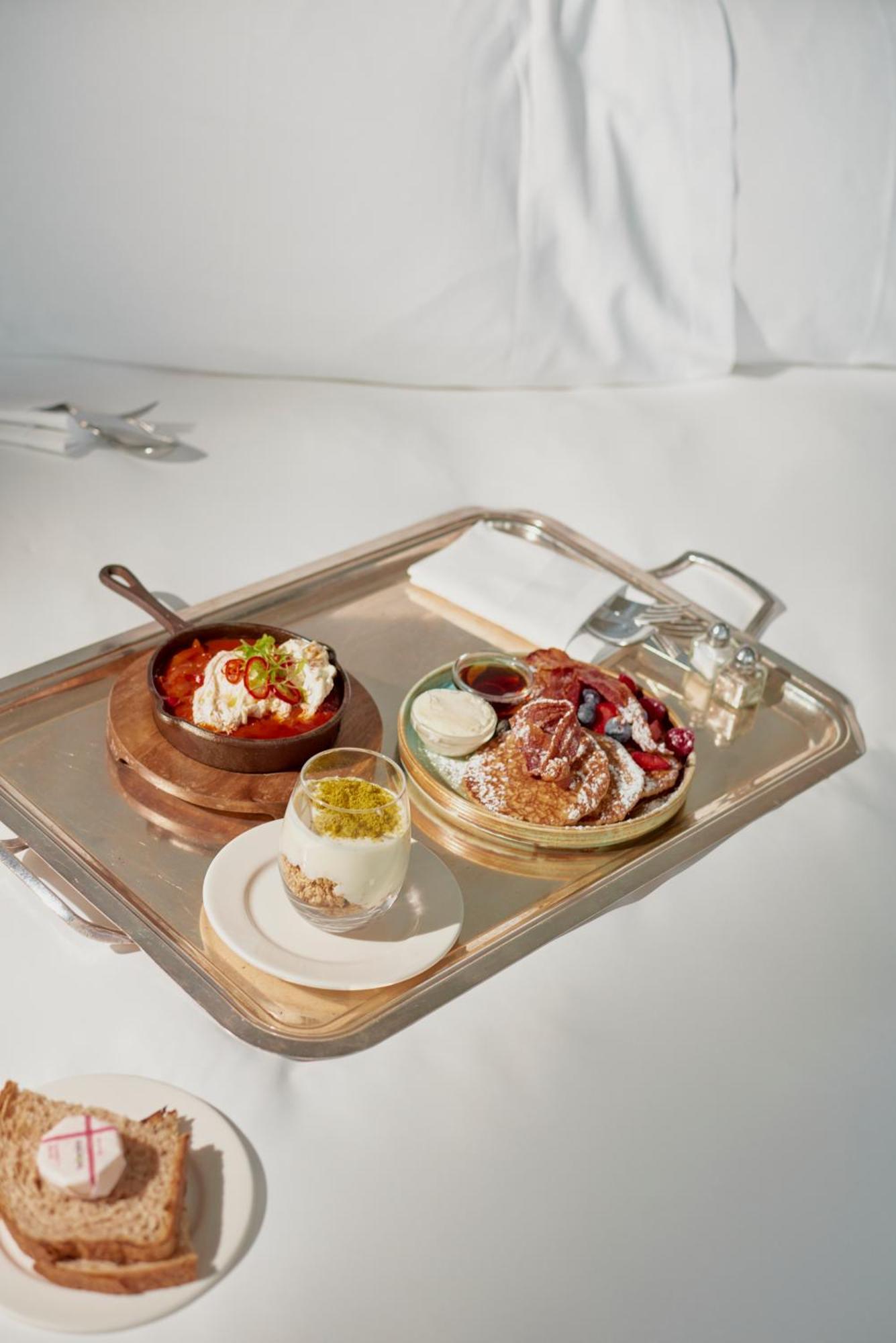 Sanderson Лондон Екстериор снимка A breakfast tray
