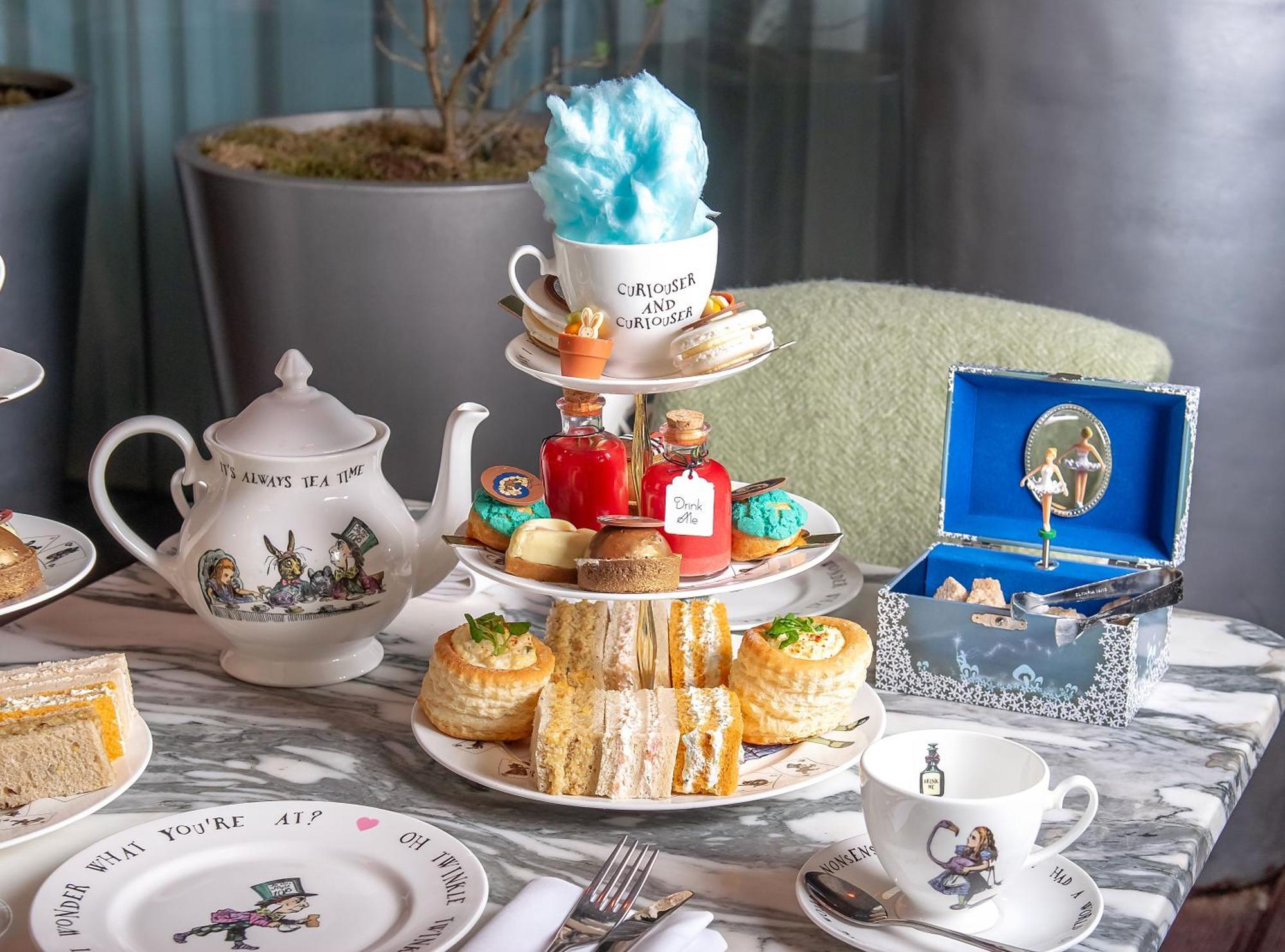Sanderson Лондон Екстериор снимка Afternoon tea at the St Pancras Renaissance Hotel, London