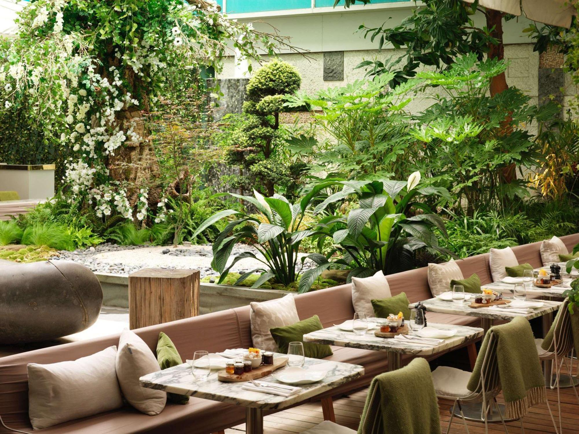 Sanderson Лондон Екстериор снимка The Garden Grill